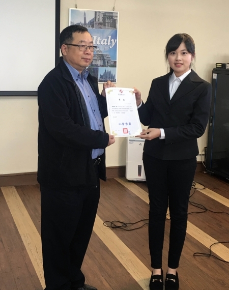 圖為龍華科大觀休系游茹珺，參加「2017金鳶杯台灣創意導覽解說競賽」，榮獲大專組第三名。